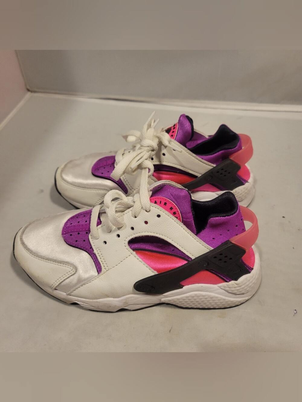 Nike Kids Size 5.5 Air Huarache Run '91 QS AH8049-101 White Magenta Neon Sneaker